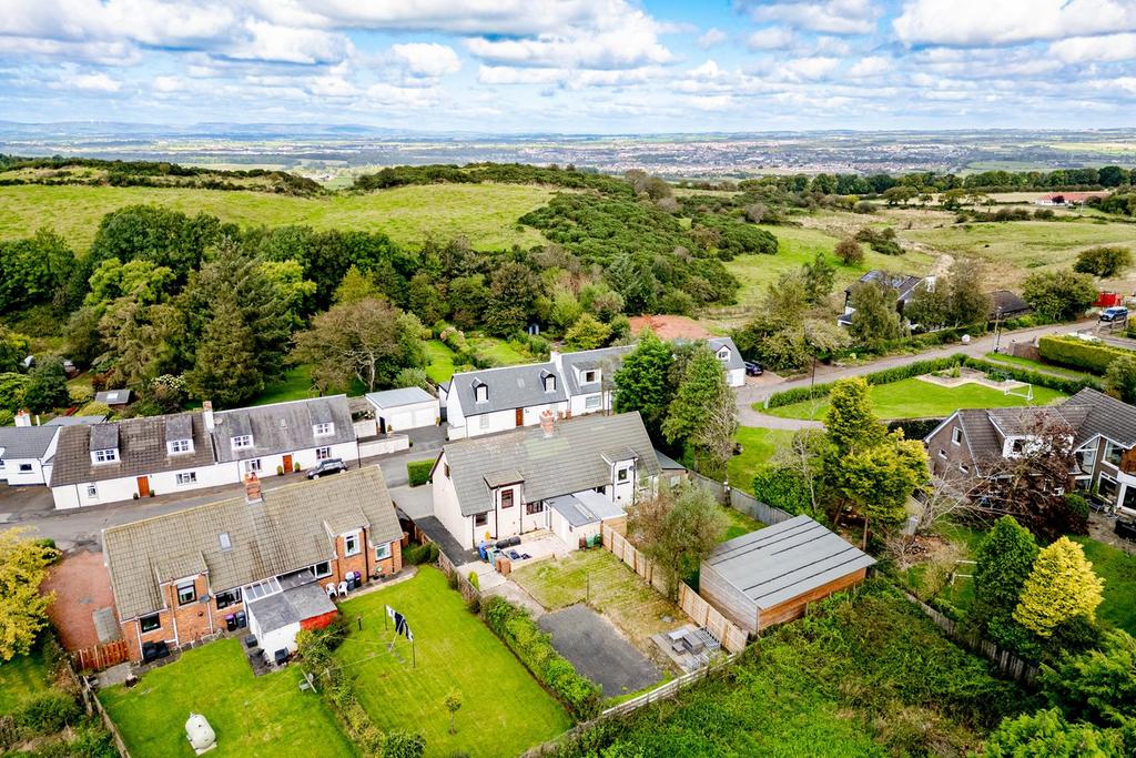 Harelaw Terrace, Craigie, Kilmarnock... 3 bed semidetached villa for