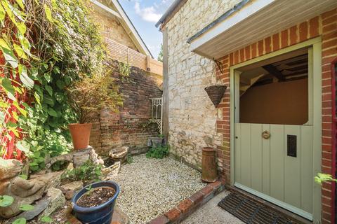 2 bedroom maisonette for sale, Mead Lane, Farnham, GU9