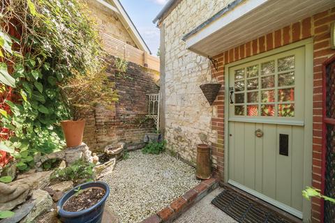 2 bedroom maisonette for sale, Mead Lane, Farnham, GU9