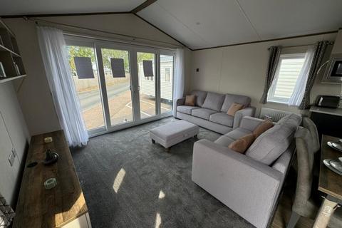 2 bedroom lodge for sale, Seawick Holiday Park