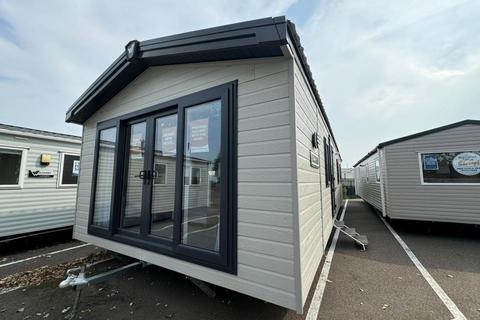 2 bedroom lodge for sale, Seawick Holiday Park