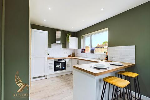 7 Fourth Avenue, Woodlands, Doncaster, DN6 7QA