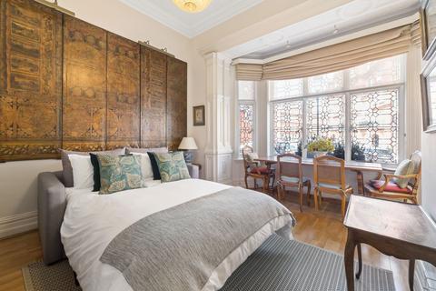 Studio for sale, Egerton Gardens, SW3