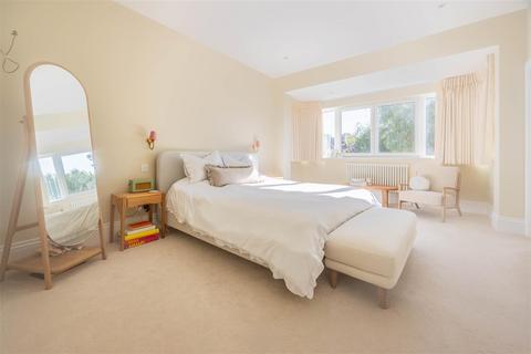 5 bedroom detached house for sale, Hall Park Avenue, Chalkwell