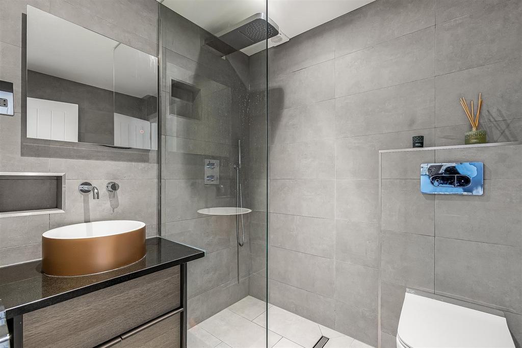 Family Shower Room