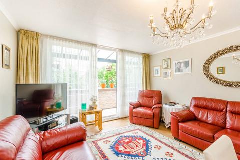 2 bedroom flat to rent, Fladbury Road, Harringay, London, N15