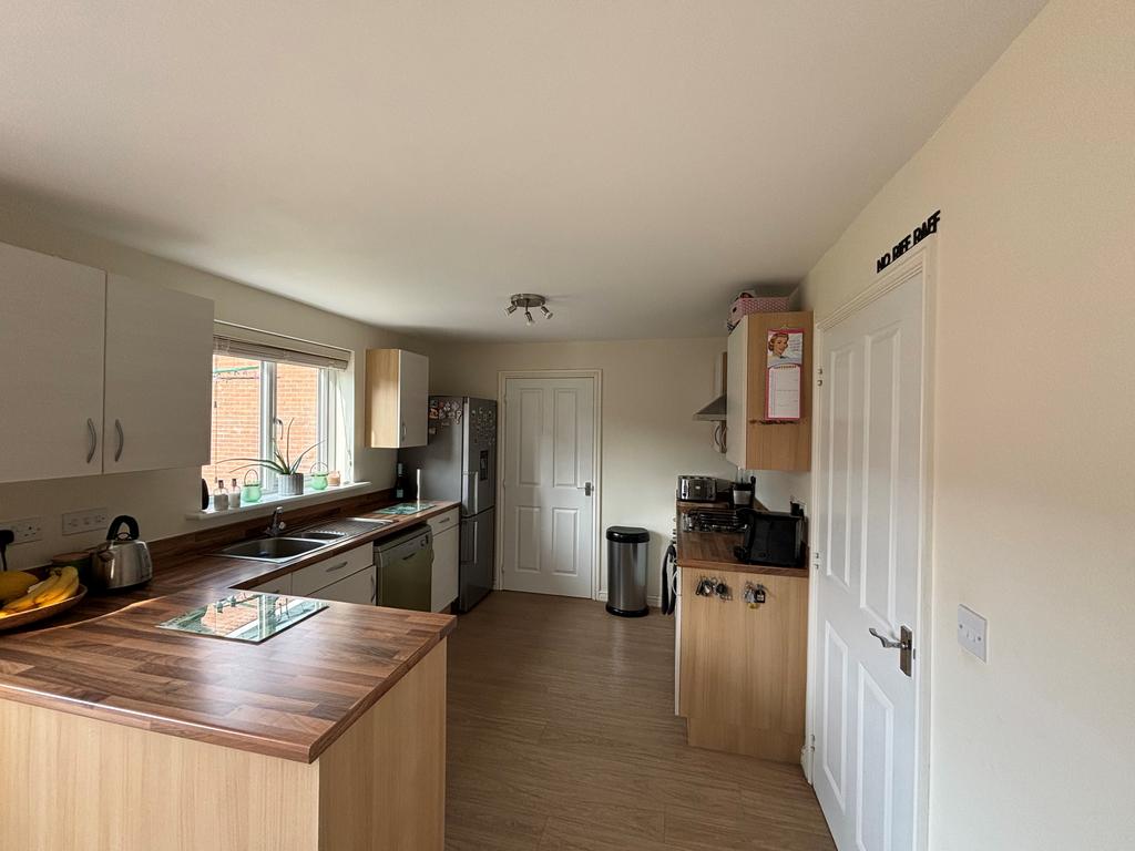 Kitchen/ Dining Room