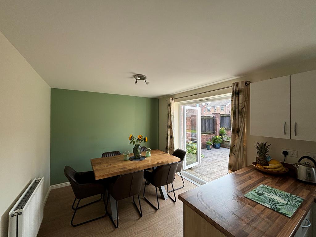 Kitchen/ Dining Room