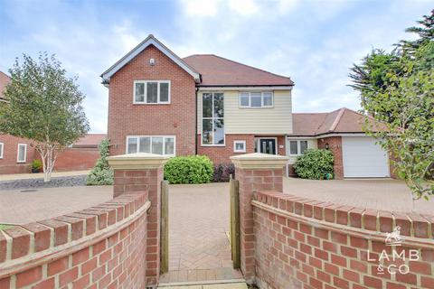 4 bedroom detached house for sale, Frinton Road, Frinton-On-Sea CO13