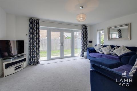 4 bedroom detached house for sale, Frinton Road, Frinton-On-Sea CO13