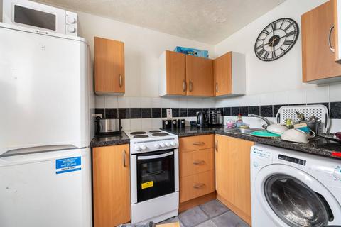 Studio to rent, Vicars Bridge Close, Alperton, Wembley, HA0