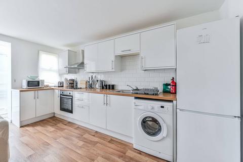 4 bedroom terraced house to rent, Kenchester Close, Vauxhall, London, SW8