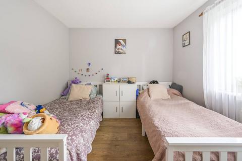 17 Richard House Drive, London, E16 3RE