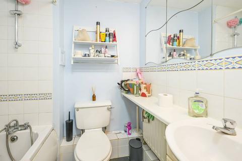 17 Richard House Drive, London, E16 3RE