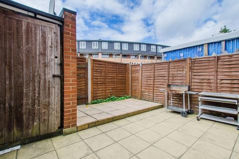 3 bedroom flat for sale, Parkham Street, Battersea, London, SW11