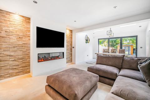 9 Cheyne Park Drive, West Wickham, BR4 9LQ