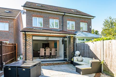 9 Cheyne Park Drive, West Wickham, BR4 9LQ