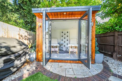 9 Cheyne Park Drive, West Wickham, BR4 9LQ