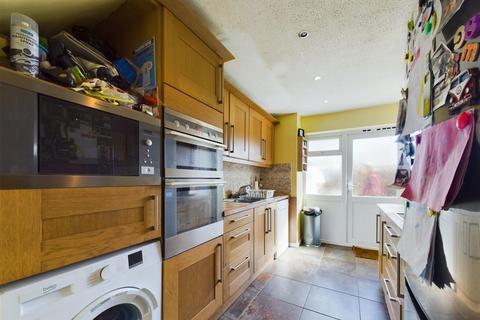 9 Ashbourne End, Aylesbury, HP21 8BE