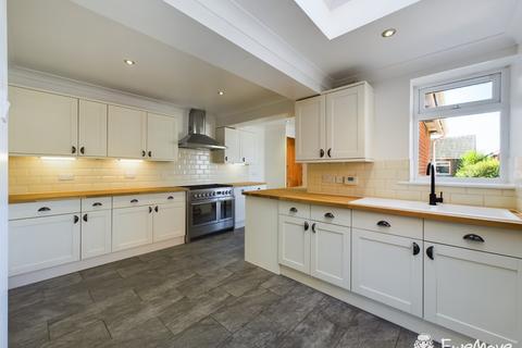 3 bedroom semi-detached house for sale, 109 Station Road, Fordingbridge