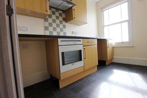 2 bedroom flat to rent, 12 Waveney Road,