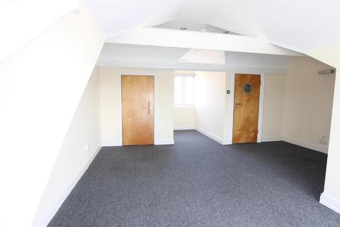 2 bedroom flat to rent, 12 Waveney Road,