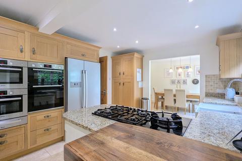 5 bedroom detached house for sale, Beales Lane, Milton Keynes MK7