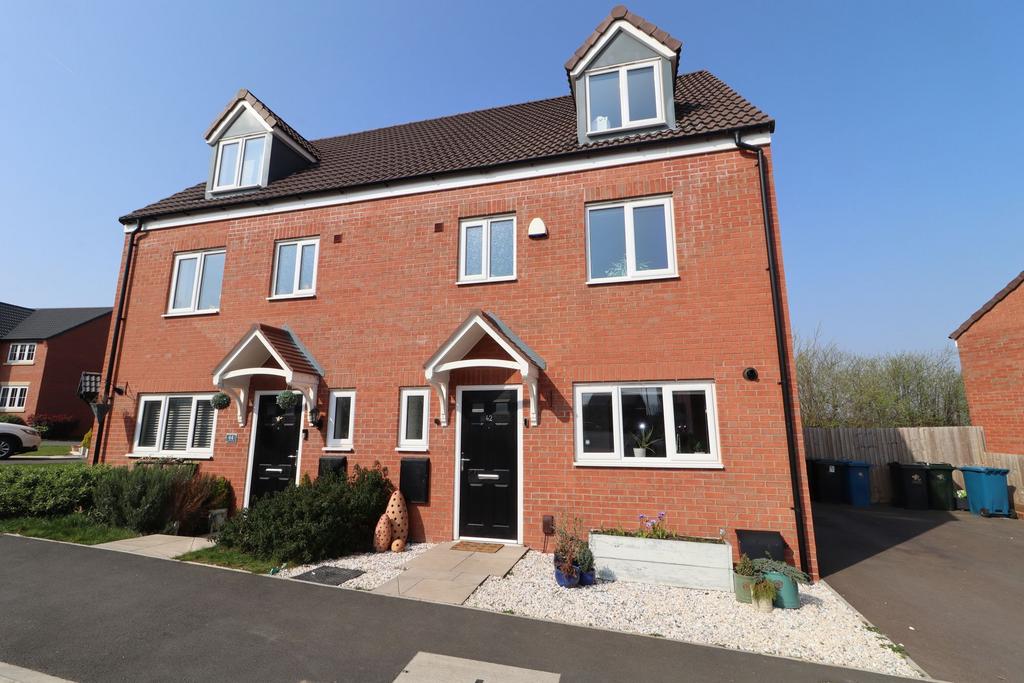 Cinnabar Way, East Leake, LE12 4 bed semidetached house to rent £