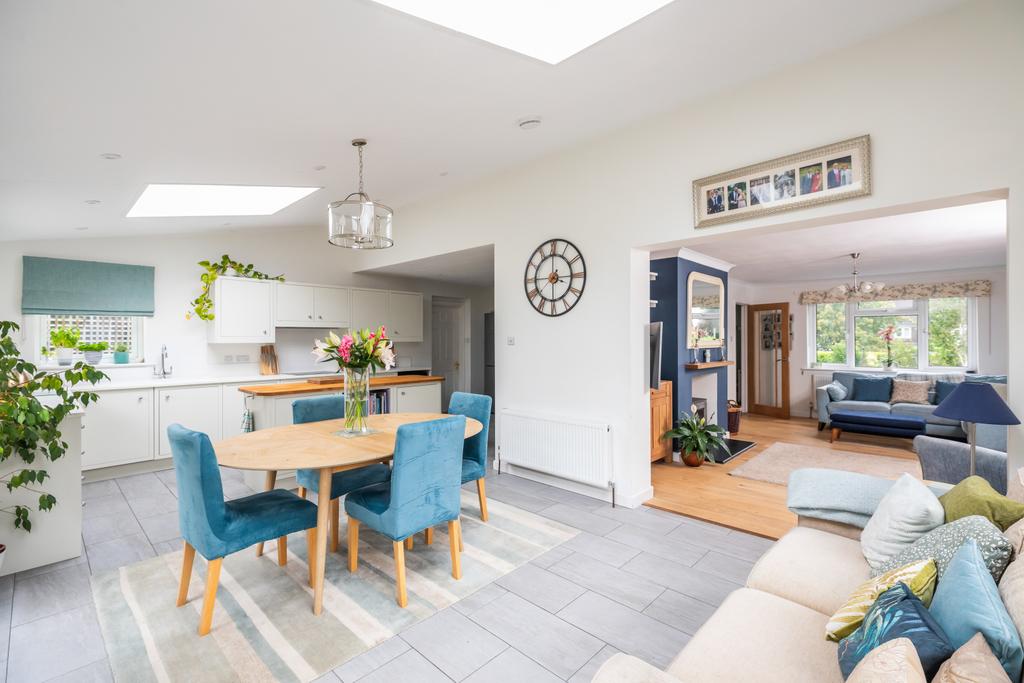 Kitchen/ Dining Area