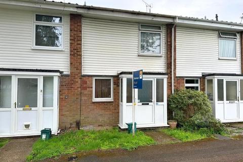 3 bedroom terraced house to rent, Semper Close, Woking GU21