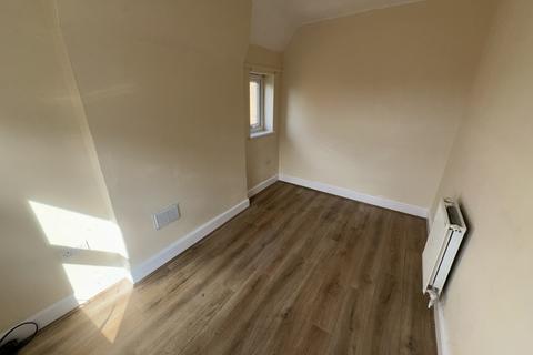 2 bedroom flat to rent, Kingsland Road, Birkenhead CH42