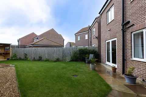 8 Carr Field Close, Pickering, YO18 8EZ