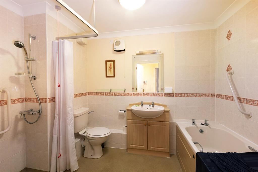 Bathroom.jpg