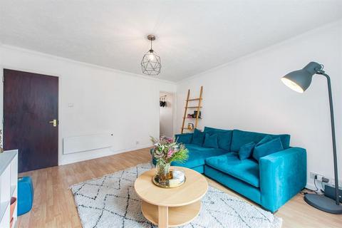 1 bedroom apartment to rent, Globe Road, London, E2