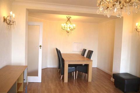 3 bedroom apartment to rent, Quadrant Close, The Burroughs, London