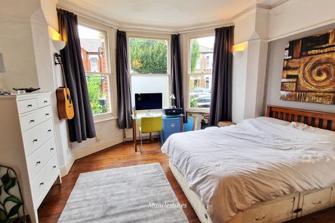 2 bedroom flat for sale, Goodwyns Vale, Muswell Hill London N10