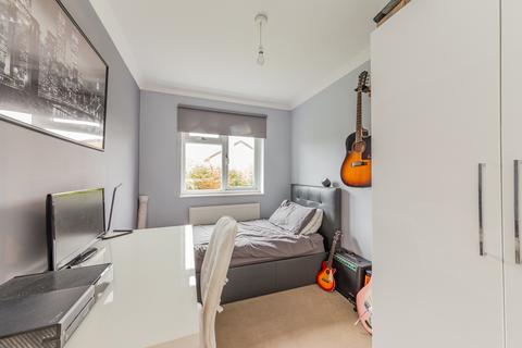 34 Bingley Grove, Woodley, Reading, RG5 4TT