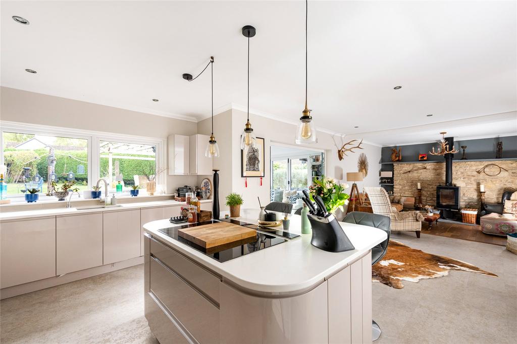 Clifton Road, Newton Blossomville... 4 bed detached house for sale £
