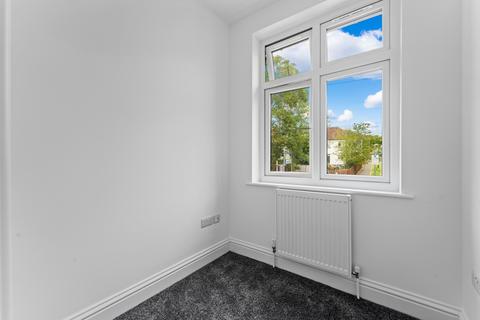 2 Braemar Road, Worcester Park, KT4 8SW