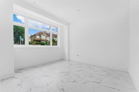 2 Braemar Road, Worcester Park, KT4 8SW