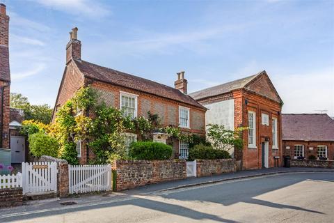 3 bedroom detached house to rent, Bosham Lane, Bosham, Chichester