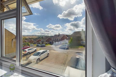 92 Charles Drive, Cuxton, Rochester, ME2 1DT