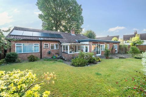 4 bedroom detached house for sale, Knoll Road, Surrey GU7