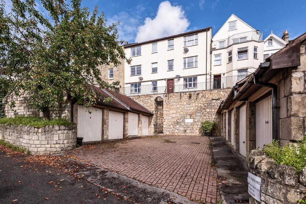 Ground Floor Flat, 45 Chilton Road, Bath, BA1 6 DR