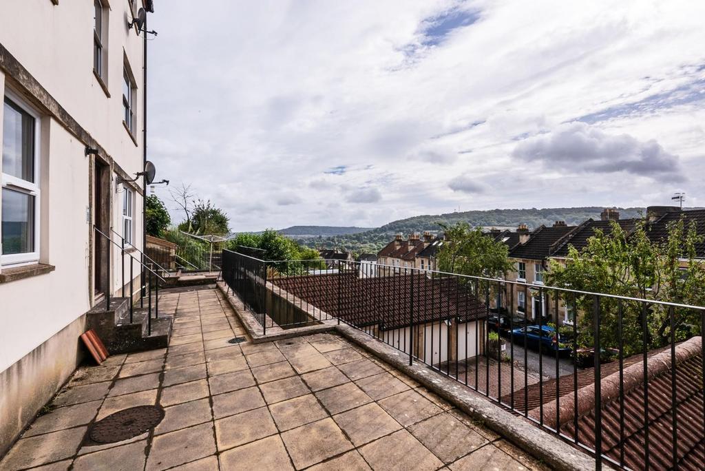 Ground Floor Flat, 45 Chilton Road, Bath, BA1 6 DR-