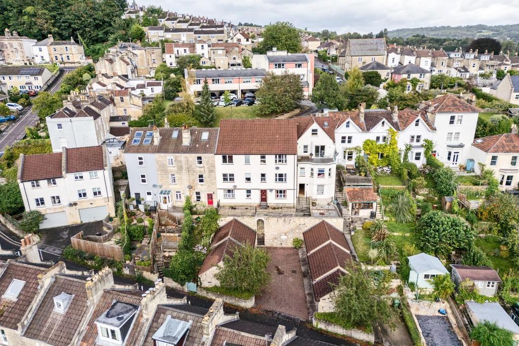 Ground Floor Flat, 45 Chilton Road, Bath, BA1 6 DR