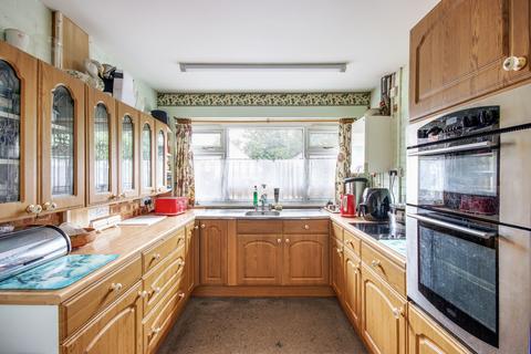 16 Grange Close, Edenbridge, TN8 5LT