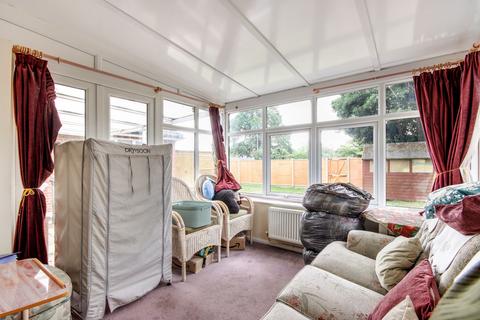 16 Grange Close, Edenbridge, TN8 5LT