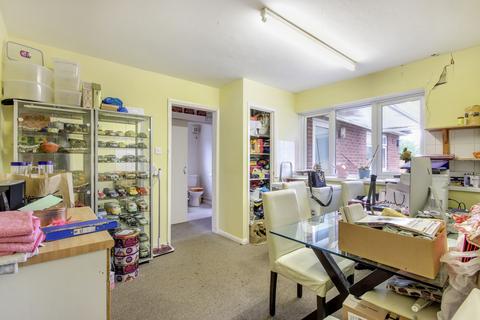 16 Grange Close, Edenbridge, TN8 5LT