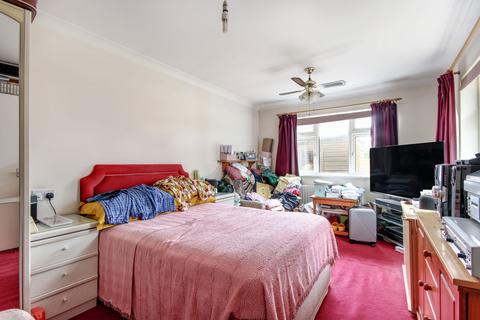 16 Grange Close, Edenbridge, TN8 5LT
